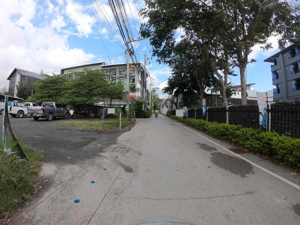 ภาพถนนตรงที่ Orchid Residence Chiang Mai ตั้งอยู่ ถ่ายโดย chanuwath_grab พ.ศ. 2562 (2019) · A street-level view of where Orchid Residence Chiang Mai stands, by chanuwath_grab in 2562 (2019)
