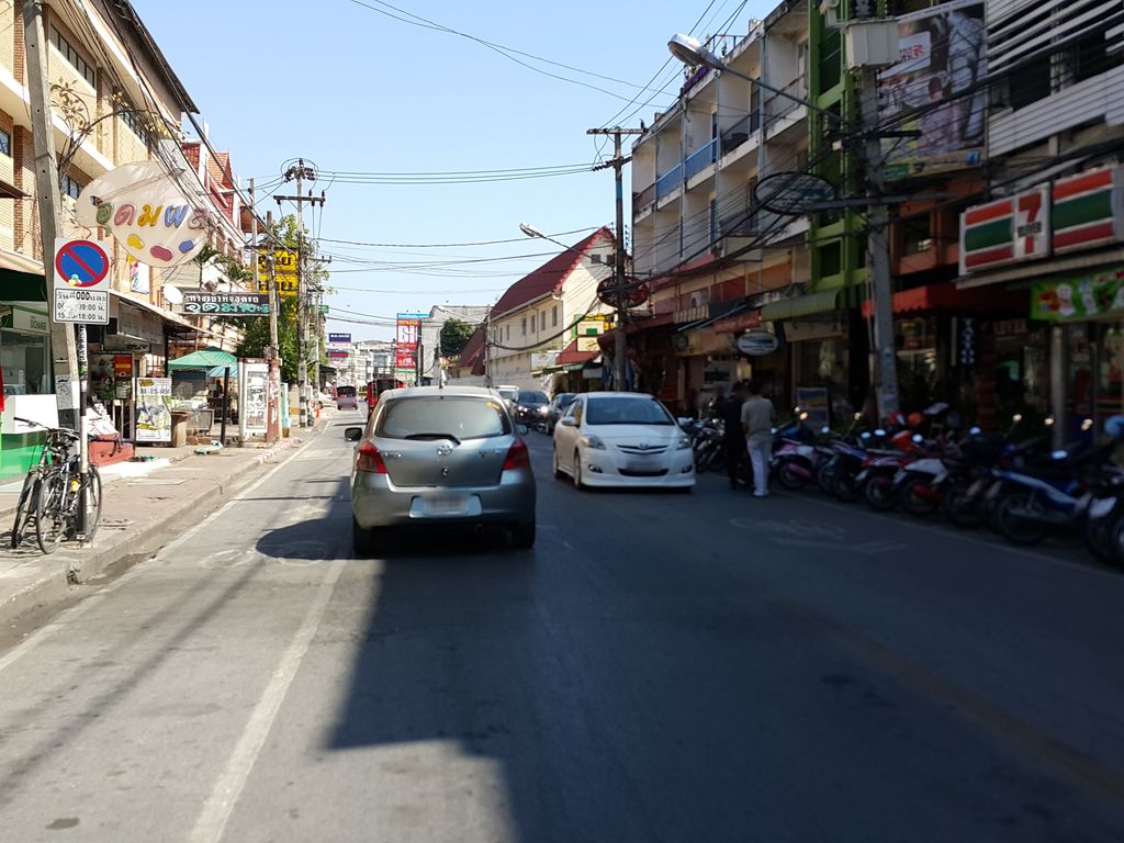 ภาพถนนตรงที่ Siam Motorbike Rental ตั้งอยู่ ถ่ายโดย jrcarlsen พ.ศ. 2558 (2015) · A street-level view of where Siam Motorbike Rental stands, by jrcarlsen in 2558 (2015)