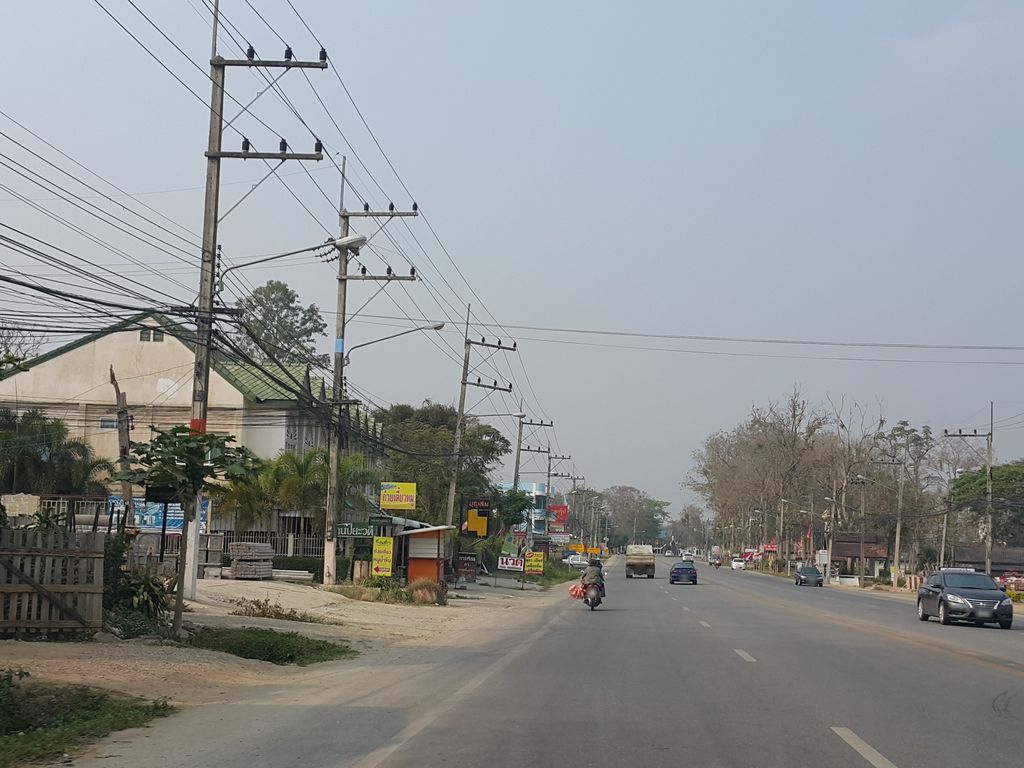 ภาพถนนตรงที่ ร้านแซ่บบัก8แสน แม่ริมเชียงใหม่ ตั้งอยู่ ถ่ายโดย jrcarlsen พ.ศ. 2559 (2016) · A street-level view of where ร้านแซ่บบัก8แสน แม่ริมเชียงใหม่ · Ran Saep Bak8saen Mae Rim Chiang Mai stands, by jrcarlsen in 2559 (2016)