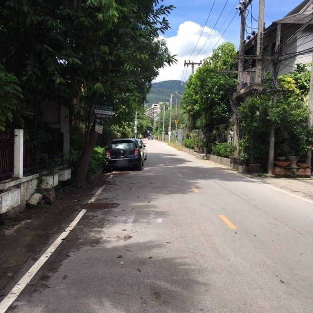 ภาพถนนตรงที่ Buzzwoo Asia ตั้งอยู่ ถ่ายโดย nut พ.ศ. 2559 (2016) · A street-level view of where Buzzwoo Asia stands, by nut in 2559 (2016)