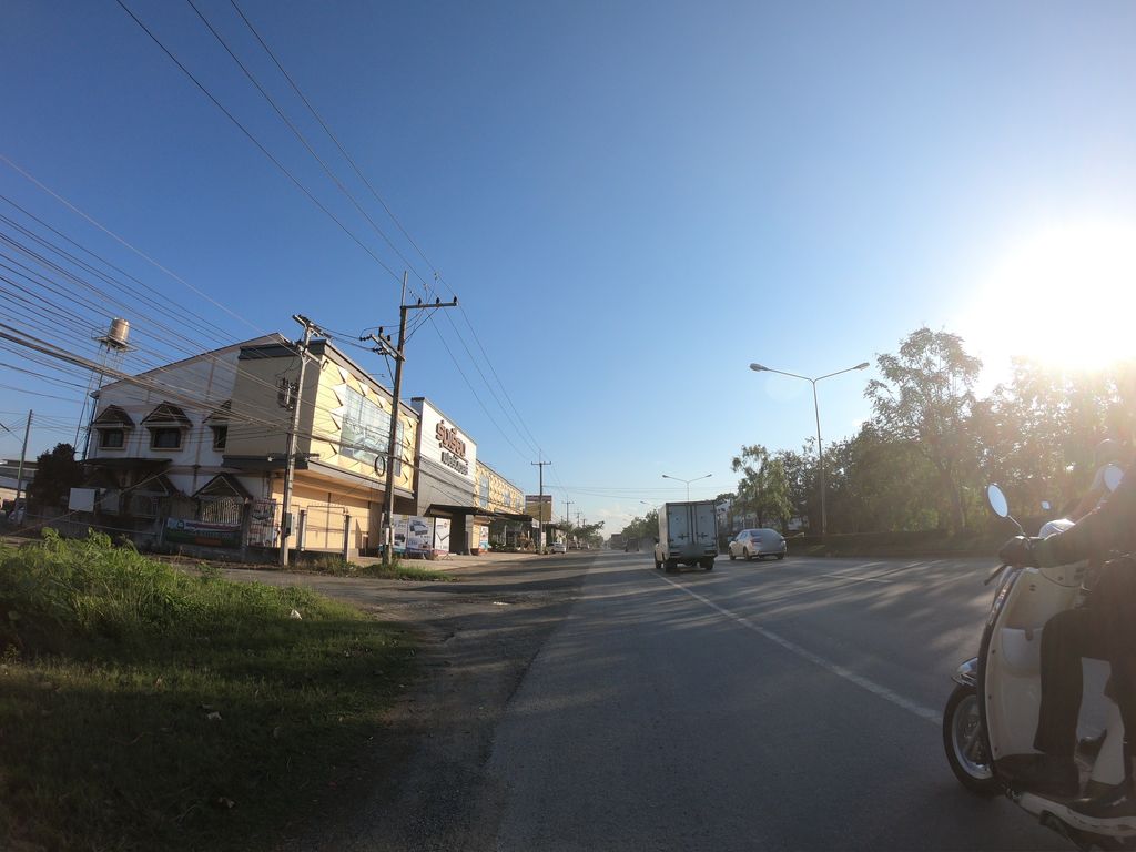 ภาพถนนตรงที่ Knowhere Autodetailing ตั้งอยู่ ถ่ายโดย chanuwath_grab พ.ศ. 2562 (2019) · A street-level view of where Knowhere Autodetailing stands, by chanuwath_grab in 2562 (2019)