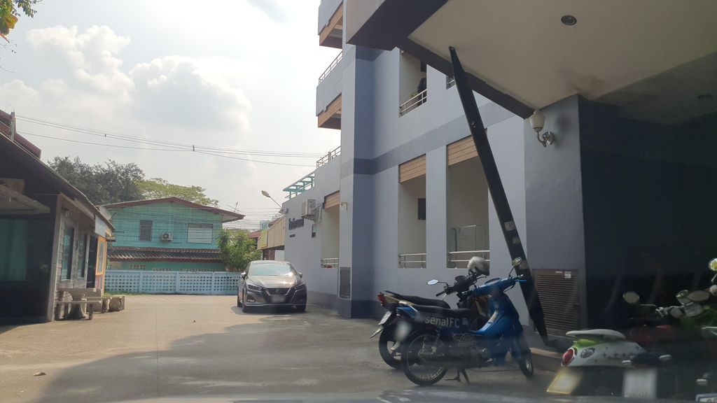 ภาพถนนตรงที่ Sonia Place Chiangmai ตั้งอยู่ ถ่ายโดย jrcarlsen พ.ศ. 2565 (2022) · A street-level view of where Sonia Place Chiangmai stands, by jrcarlsen in 2565 (2022)