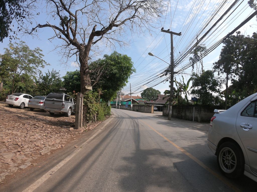 ภาพถนนตรงที่ Merle.coffee ตั้งอยู่ ถ่ายโดย chanuwath_grab พ.ศ. 2562 (2019) · A street-level view of where Merle.coffee stands, by chanuwath_grab in 2562 (2019)