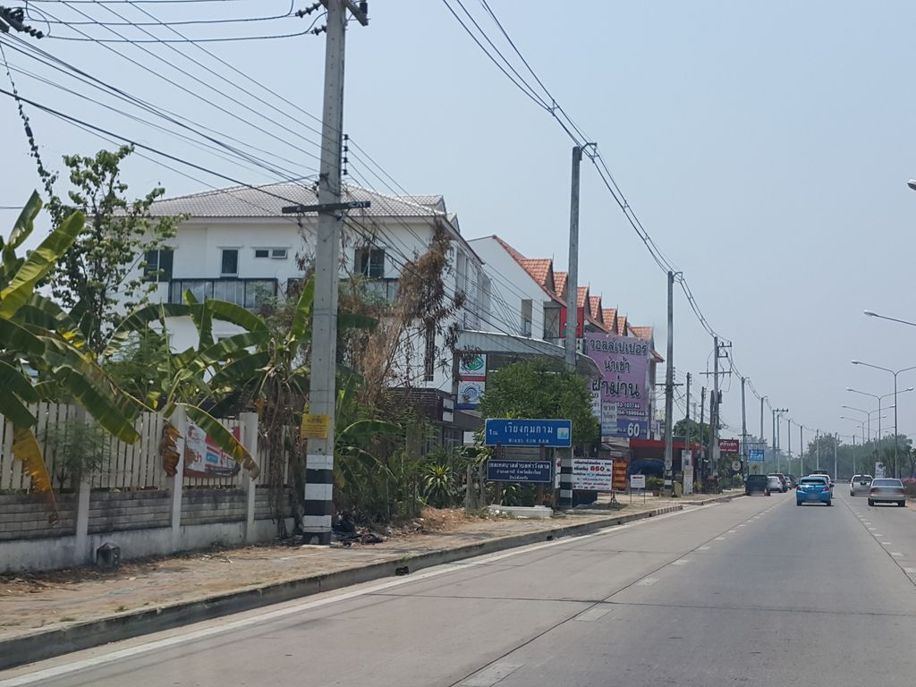 ภาพถนนตรงที่ M SIGN Advertising ตั้งอยู่ ถ่ายโดย jrcarlsen พ.ศ. 2559 (2016) · A street-level view of where M SIGN Advertising stands, by jrcarlsen in 2559 (2016)
