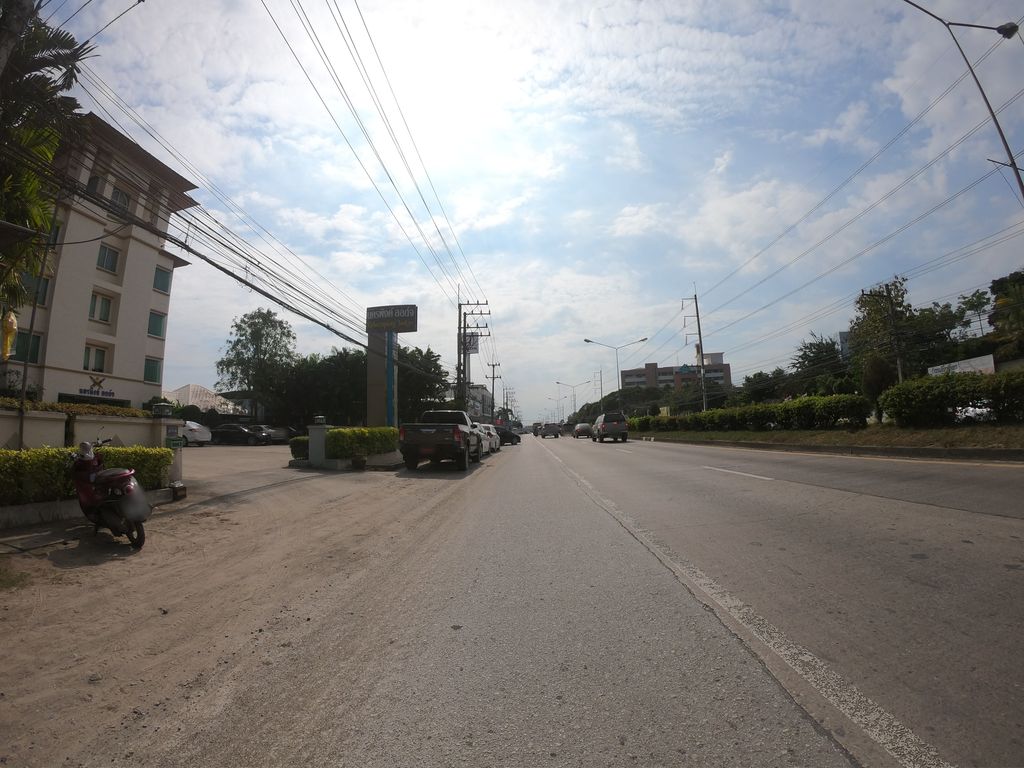 ภาพถนนตรงที่ OtW.cnx ตั้งอยู่ ถ่ายโดย chanuwath_grab พ.ศ. 2562 (2019) · A street-level view of where OtW.cnx stands, by chanuwath_grab in 2562 (2019)