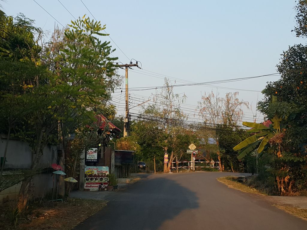 ภาพถนนตรงที่ จิตโรภาส รีสอร์ท ตั้งอยู่ ถ่ายโดย jrcarlsen พ.ศ. 2559 (2016) · A street-level view of where จิตโรภาส รีสอร์ท · Chitrophat Resort stands, by jrcarlsen in 2559 (2016)
