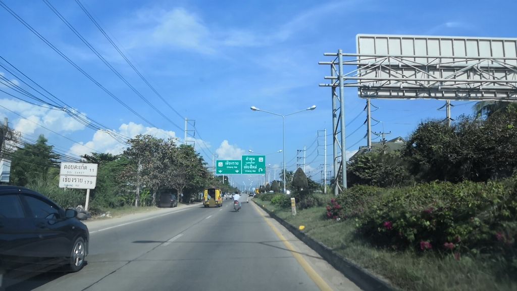 ภาพถนนตรงที่ นครพิงค์เวอร์คช็อพ ตั้งอยู่ ถ่ายโดย charlesano พ.ศ. 2561 (2018) · A street-level view of where นครพิงค์เวอร์คช็อพ · Nakhon Ping Woek Choop stands, by charlesano in 2561 (2018)