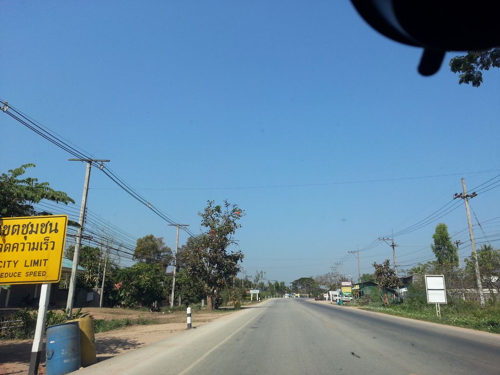 ภาพถนนตรงที่ อู่ช่างแดง ตั้งอยู่ ถ่ายโดย mishari พ.ศ. 2558 (2015) · A street-level view of where อู่ช่างแดง · Uchangdaeng stands, by mishari in 2558 (2015)