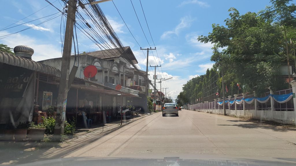 ภาพถนนตรงที่ ร้านป้าแมว ตั้งอยู่ ถ่ายโดย jrcarlsen พ.ศ. 2564 (2021) · A street-level view of where ร้านป้าแมว · Ran Pamaeo stands, by jrcarlsen in 2564 (2021)