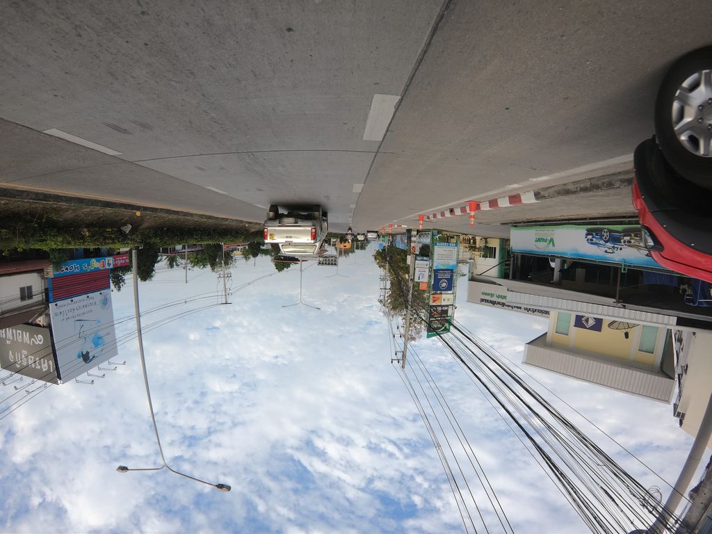 ภาพถนนตรงที่ บ้านกีต้าร์คาเฟ่ ตั้งอยู่ ถ่ายโดย chanuwath_grab พ.ศ. 2562 (2019) · A street-level view of where บ้านกีต้าร์คาเฟ่ · Ban Ki Ta Café stands, by chanuwath_grab in 2562 (2019)