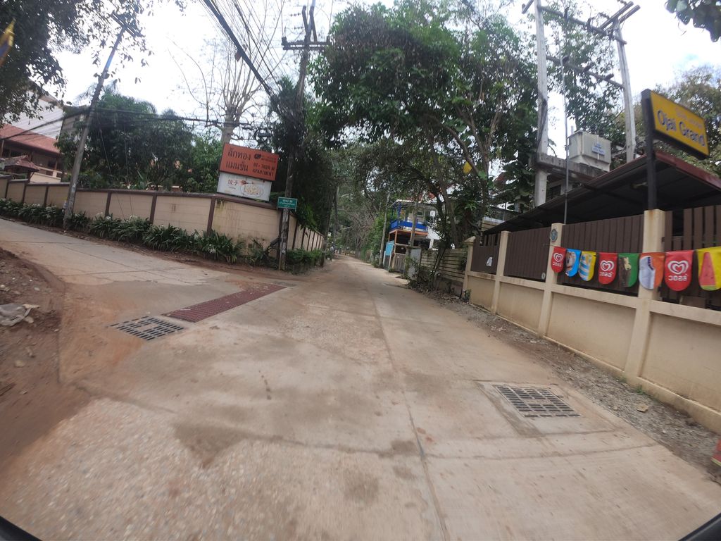 ภาพถนนตรงที่ Ojai grand ตั้งอยู่ ถ่ายโดย chanuwath_grab พ.ศ. 2562 (2019) · A street-level view of where Ojai grand stands, by chanuwath_grab in 2562 (2019)