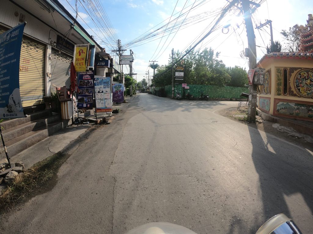 ภาพถนนตรงที่ Treehouse Dispensary ตั้งอยู่ ถ่ายโดย chanuwath_grab พ.ศ. 2562 (2019) · A street-level view of where Treehouse Dispensary stands, by chanuwath_grab in 2562 (2019)