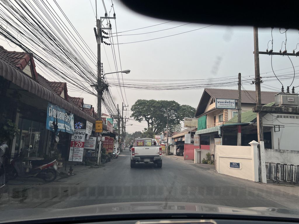 ภาพถนนตรงที่ CP ป่าตัน ตั้งอยู่ ถ่ายโดย lin_wang พ.ศ. 2567 (2024) · A street-level view of where CP ป่าตัน · CP Pa Tan stands, by lin_wang in 2567 (2024)