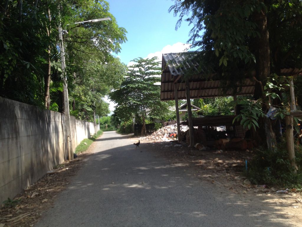 ภาพถนนตรงที่ แม่คุณหมอคาเฟ่ ตั้งอยู่ ถ่ายโดย jimwatana พ.ศ. 2558 (2015) · A street-level view of where แม่คุณหมอคาเฟ่ · Mae Khunmo Café stands, by jimwatana in 2558 (2015)