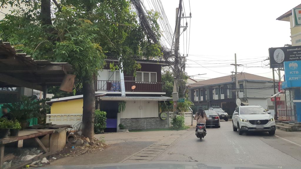 ภาพถนนตรงที่ tasteD Bingsu ตั้งอยู่ ถ่ายโดย jrcarlsen พ.ศ. 2565 (2022) · A street-level view of where tasteD Bingsu stands, by jrcarlsen in 2565 (2022)
