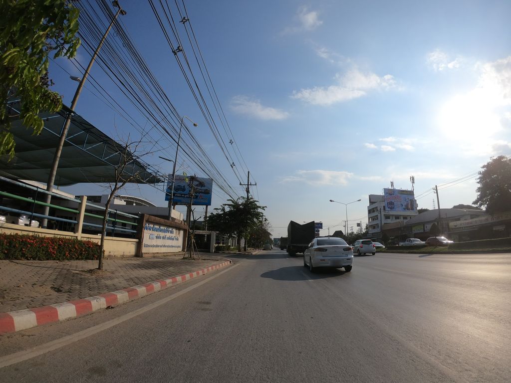 ภาพถนนตรงที่ ปลานาย สายปลาทู ตั้งอยู่ ถ่ายโดย chanuwath_grab พ.ศ. 2562 (2019) · A street-level view of where ปลานาย สายปลาทู · Planai Saiplathu stands, by chanuwath_grab in 2562 (2019)