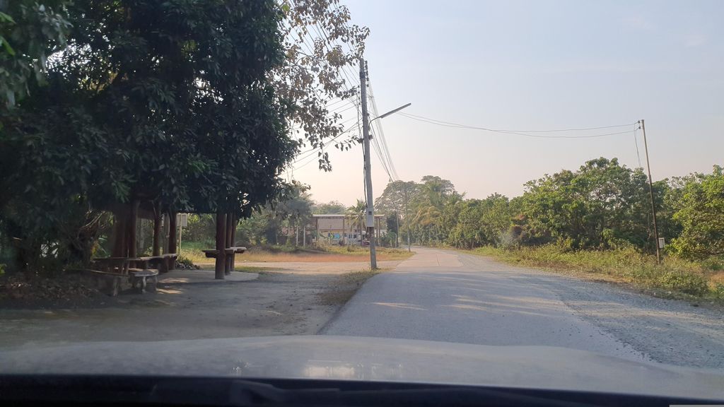 ภาพถนนตรงที่ วัดป่าเป้า ตั้งอยู่ ถ่ายโดย jrcarlsen พ.ศ. 2566 (2023) · A street-level view of where วัดป่าเป้า · Wat Pa Pao stands, by jrcarlsen in 2566 (2023)