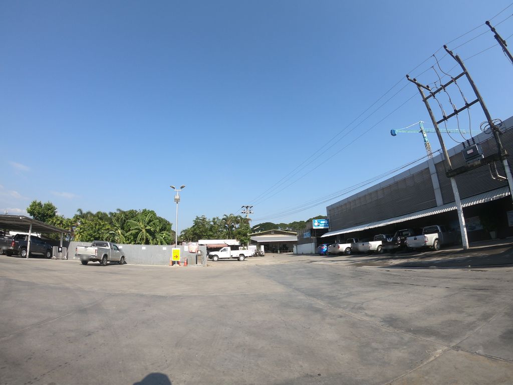 ภาพถนนตรงที่ ซุปเปอร์ชีป แยกศาลเด็ก ตั้งอยู่ ถ่ายโดย chanuwath_grab พ.ศ. 2562 (2019) · A street-level view of where ซุปเปอร์ชีป แยกศาลเด็ก · Suppoechip Yaeksandek stands, by chanuwath_grab in 2562 (2019)