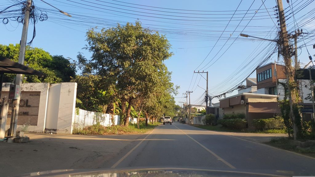 ภาพถนนตรงที่ ตำเขย่า ตั้งอยู่ ถ่ายโดย jrcarlsen พ.ศ. 2565 (2022) · A street-level view of where ตำเขย่า · Tamkhoei stands, by jrcarlsen in 2565 (2022)