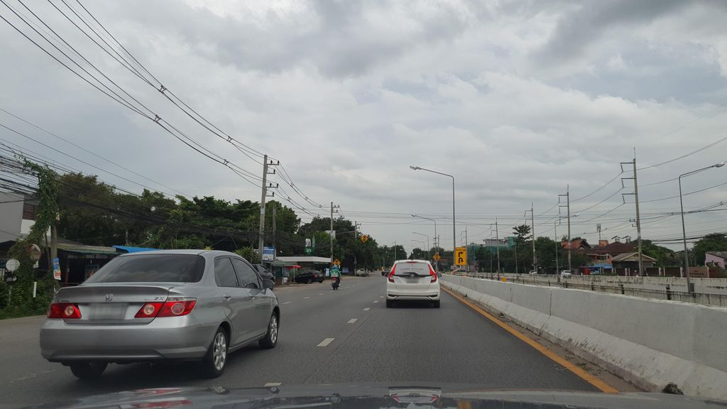 ภาพถนนตรงที่ ที่ปรึกษาด้านความงามbyอะตอม ตั้งอยู่ ถ่ายโดย jrcarlsen พ.ศ. 2564 (2021) · A street-level view of where ที่ปรึกษาด้านความงามbyอะตอม · Thi Prueksa Dan Khwamngambyatom stands, by jrcarlsen in 2564 (2021)