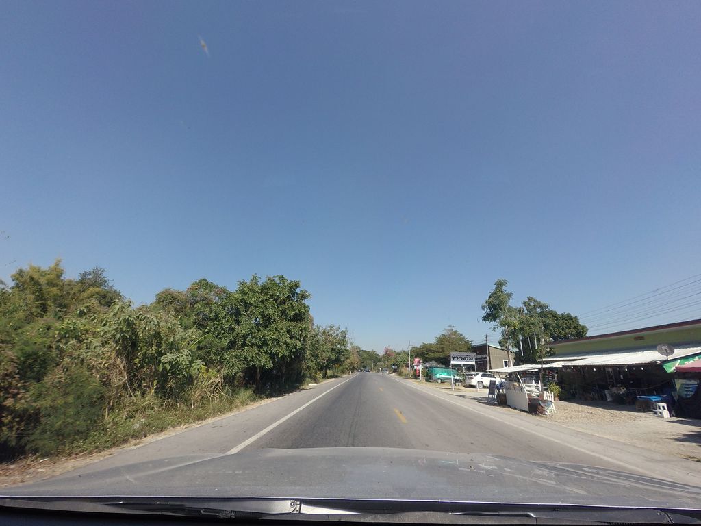 ภาพถนนตรงที่ อู่เก้าการช่างแม่ริม ตั้งอยู่ ถ่ายโดย mishari พ.ศ. 2563 (2020) · A street-level view of where อู่เก้าการช่างแม่ริม · U Kao Kanchang Mae Rim stands, by mishari in 2563 (2020)