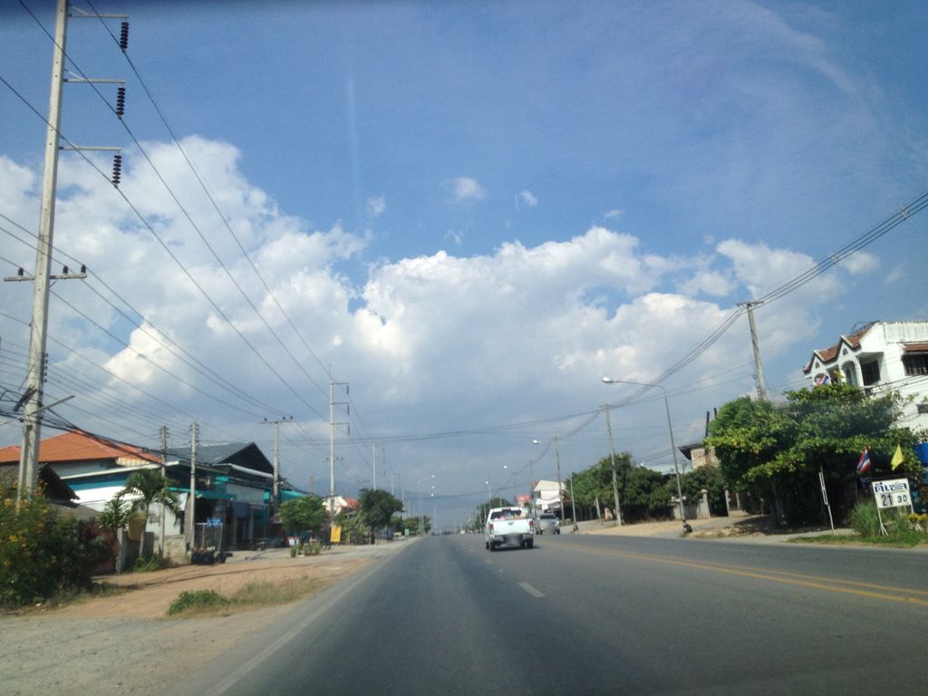 ภาพถนนตรงที่ แทนคุณเทคโนโลยี ตั้งอยู่ ถ่ายโดย jimwatana พ.ศ. 2558 (2015) · A street-level view of where แทนคุณเทคโนโลยี · Thaenkhun Technology stands, by jimwatana in 2558 (2015)