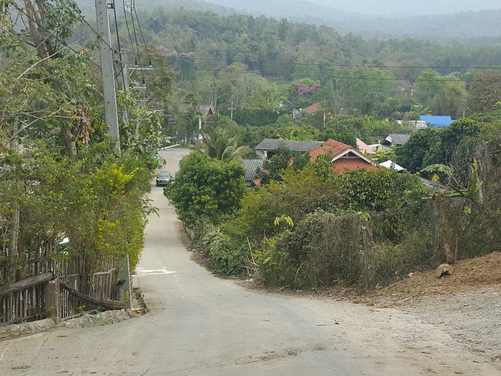 ภาพถนนตรงที่ Best View Garden Home ตั้งอยู่ ถ่ายโดย jrcarlsen พ.ศ. 2559 (2016) · A street-level view of where Best View Garden Home stands, by jrcarlsen in 2559 (2016)