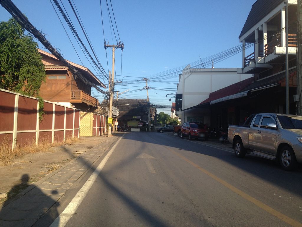 ภาพถนนตรงที่ Hair Time Barber & Man Salon ตั้งอยู่ ถ่ายโดย jimwatana พ.ศ. 2558 (2015) · A street-level view of where Hair Time Barber & Man Salon stands, by jimwatana in 2558 (2015)