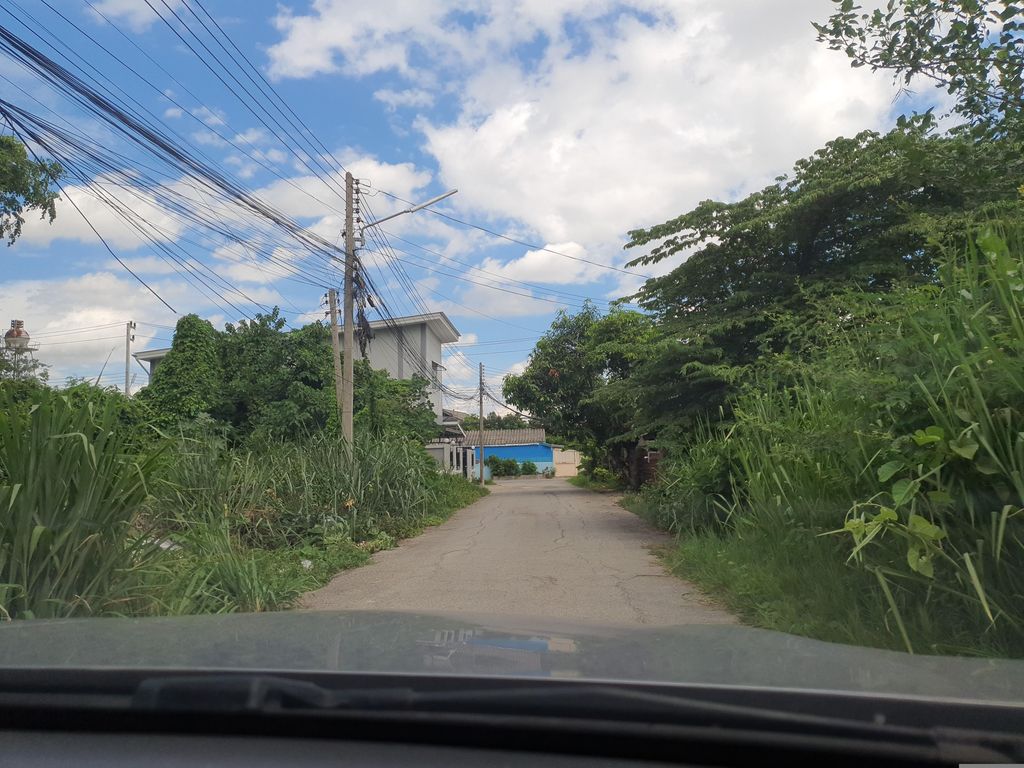 ภาพถนนตรงที่ Pow'Coffee house and Pow's Perfume ตั้งอยู่ ถ่ายโดย jrcarlsen พ.ศ. 2566 (2023) · A street-level view of where Pow'Coffee house and Pow's Perfume stands, by jrcarlsen in 2566 (2023)