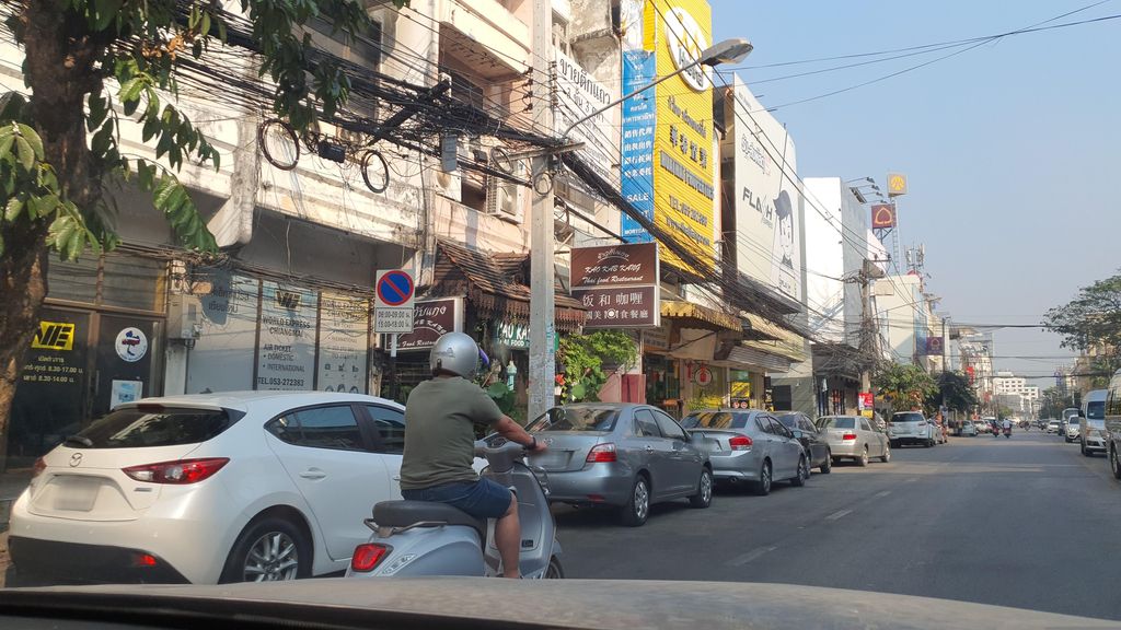 ภาพถนนตรงที่ Kuraya Japanese Restaurant ตั้งอยู่ ถ่ายโดย jrcarlsen พ.ศ. 2566 (2023) · A street-level view of where Kuraya Japanese Restaurant stands, by jrcarlsen in 2566 (2023)