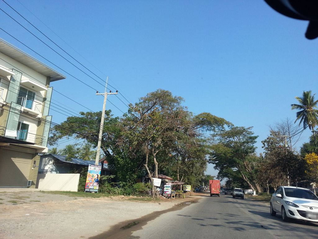 ภาพถนนตรงที่ น้ำเงี้ยวคุณยาย ตั้งอยู่ ถ่ายโดย mishari พ.ศ. 2558 (2015) · A street-level view of where น้ำเงี้ยวคุณยาย · Nam Ngiao Khunyai stands, by mishari in 2558 (2015)