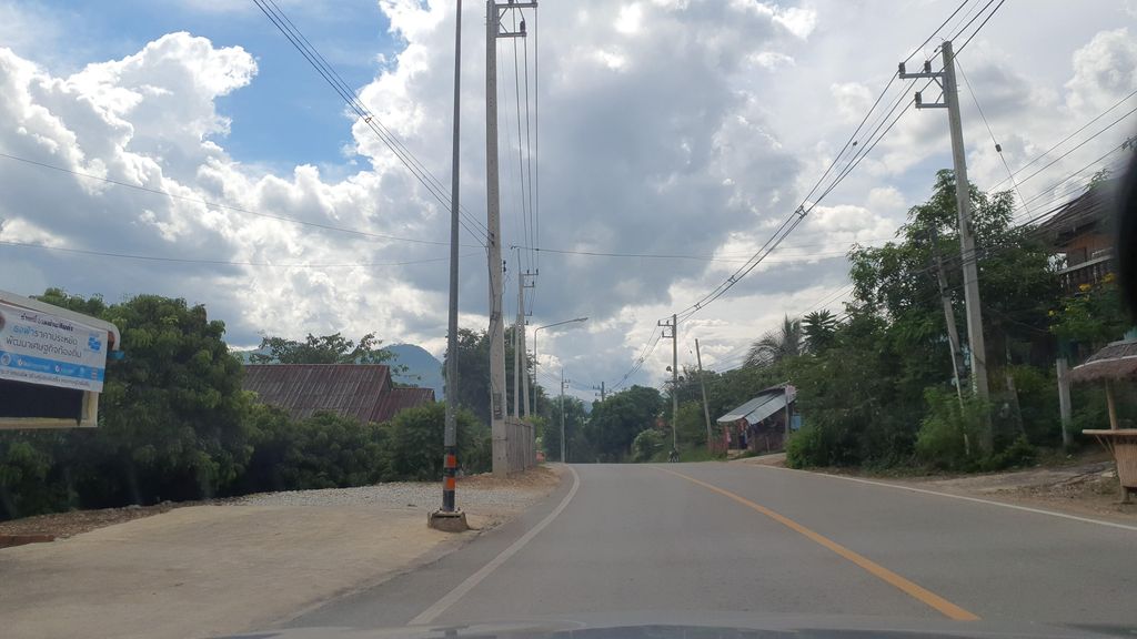 ภาพถนนตรงที่ ศิริ การเกษตร ตั้งอยู่ ถ่ายโดย jrcarlsen พ.ศ. 2564 (2021) · A street-level view of where ศิริ การเกษตร · Siri Kan Kaset stands, by jrcarlsen in 2564 (2021)