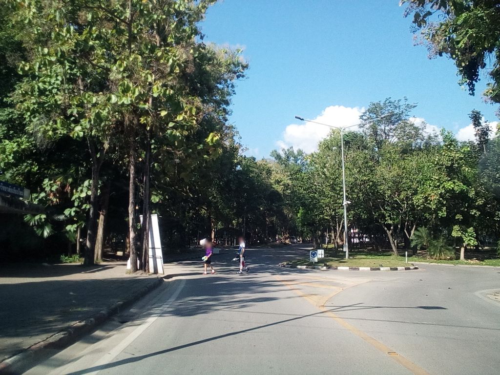 ภาพถนนตรงที่ ร้านยาสร้างเสริมสุขภาพ ตั้งอยู่ ถ่ายโดย kyoko พ.ศ. 2561 (2018) · A street-level view of where ร้านยาสร้างเสริมสุขภาพ · Sang Soem Sukkhaphap Pharmacy stands, by kyoko in 2561 (2018)