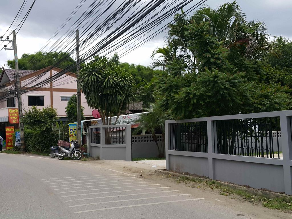 ภาพถนนตรงที่ ร้านสัก 94Ink Tattoo Cnx. ตั้งอยู่ ถ่ายโดย jrcarlsen พ.ศ. 2558 (2015) · A street-level view of where ร้านสัก 94Ink Tattoo Cnx. stands, by jrcarlsen in 2558 (2015)