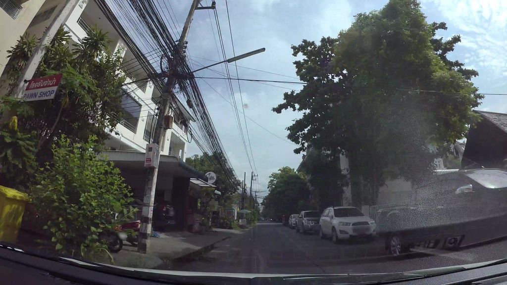ภาพถนนตรงที่ โรงรับจำนำ ตั้งอยู่ ถ่ายโดย kaart_3 พ.ศ. 2562 (2019) · A street-level view of where โรงรับจำนำ · Rongrapchamnam stands, by kaart_3 in 2562 (2019)