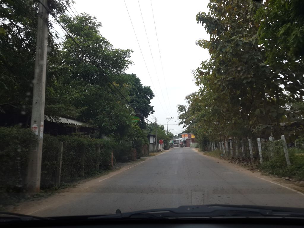 ภาพถนนตรงที่ ทรัพย์ส้มตำ ตั้งอยู่ ถ่ายโดย mishari พ.ศ. 2557 (2014) · A street-level view of where ทรัพย์ส้มตำ · Sapsomtam stands, by mishari in 2557 (2014)
