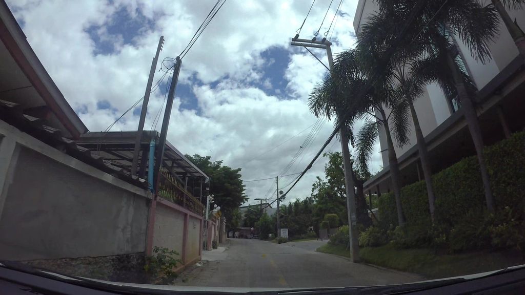 ภาพถนนตรงที่ Mira Cuisine ตั้งอยู่ ถ่ายโดย kaart_3 พ.ศ. 2562 (2019) · A street-level view of where Mira Cuisine stands, by kaart_3 in 2562 (2019)