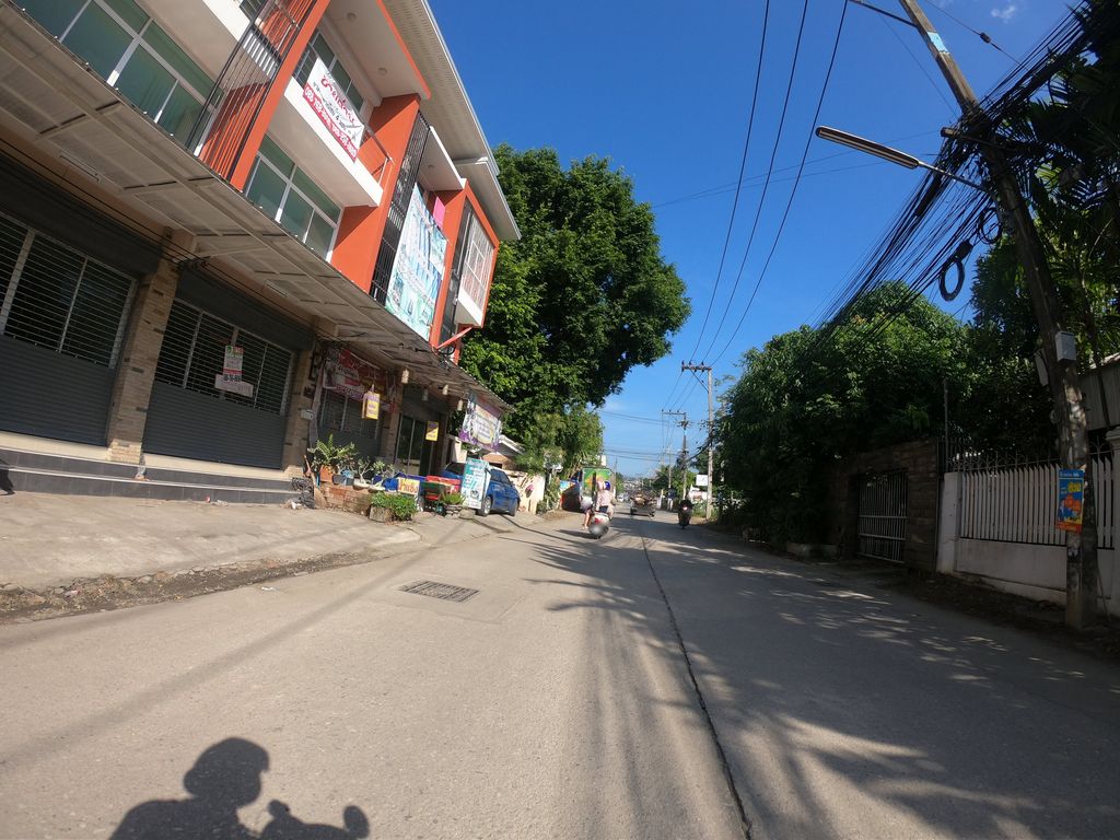 ภาพถนนตรงที่ STUDY CAFE ตั้งอยู่ ถ่ายโดย chanuwath_grab พ.ศ. 2562 (2019) · A street-level view of where STUDY CAFE stands, by chanuwath_grab in 2562 (2019)