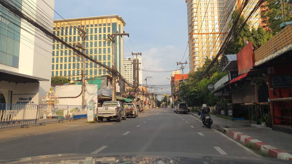 ภาพถนนตรงที่ เมโทรคาร์แคร์ ตั้งอยู่ ถ่ายโดย jrcarlsen พ.ศ. 2564 (2021) · A street-level view of where เมโทรคาร์แคร์ · Metho Car Care stands, by jrcarlsen in 2564 (2021)