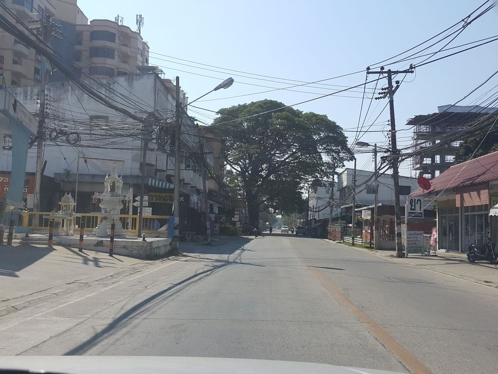 ภาพถนนตรงที่ Mr.T Bubble tea  สาขาเชียงใหม่ ตั้งอยู่ ถ่ายโดย jrcarlsen พ.ศ. 2558 (2015) · A street-level view of where Mr.T Bubble tea  สาขาเชียงใหม่ stands, by jrcarlsen in 2558 (2015)