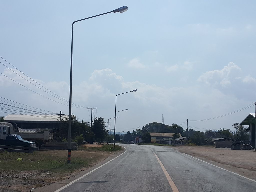 ภาพถนนตรงที่ ส.เจริญยนต์ บ้านขุน ตั้งอยู่ ถ่ายโดย jrcarlsen พ.ศ. 2558 (2015) · A street-level view of where ส.เจริญยนต์ บ้านขุน · Sa.Charoen Yon Ban Khun stands, by jrcarlsen in 2558 (2015)