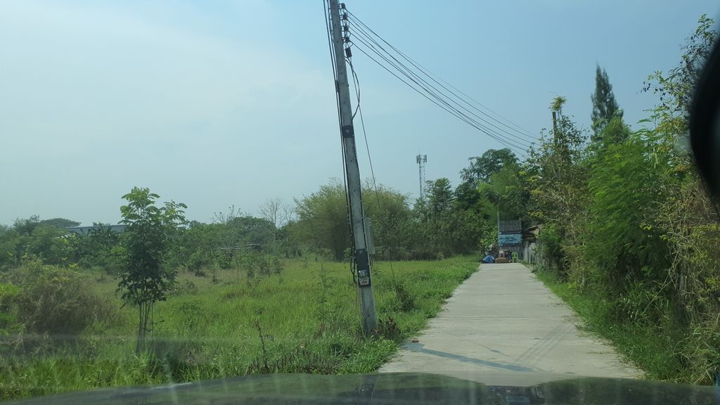 ภาพถนนตรงที่ สุขใจรีสอร์ท เชียงใหม่ ตั้งอยู่ ถ่ายโดย jrcarlsen พ.ศ. 2564 (2021) · A street-level view of where สุขใจรีสอร์ท เชียงใหม่ · Sukchairitot Chiang Mai stands, by jrcarlsen in 2564 (2021)