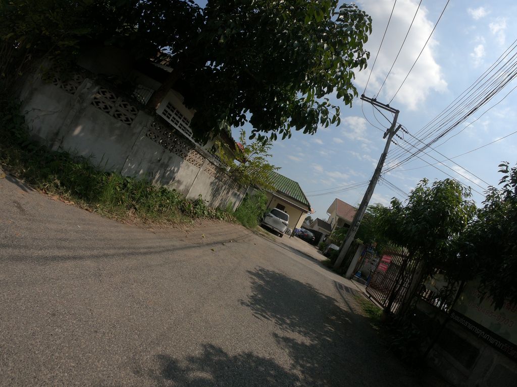 ภาพถนนตรงที่ หอพัก แคทลียา ตั้งอยู่ ถ่ายโดย chanuwath_grab พ.ศ. 2562 (2019) · A street-level view of where หอพัก แคทลียา · Khaetliya Dormitory stands, by chanuwath_grab in 2562 (2019)
