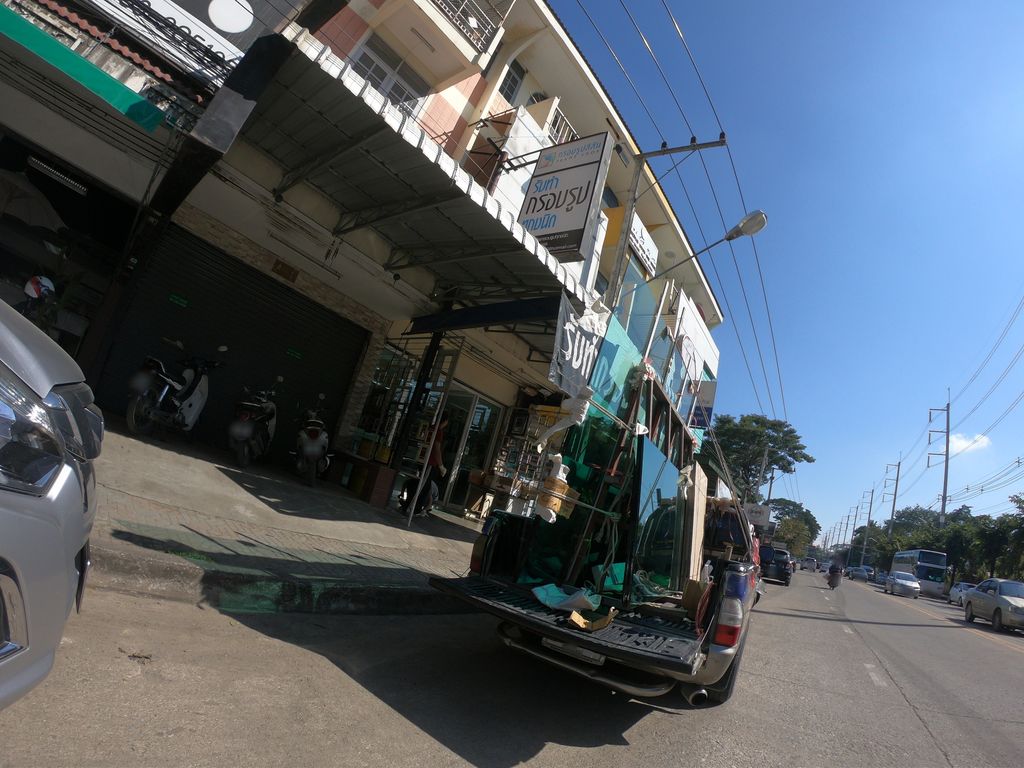 ภาพถนนตรงที่ ณ ตราด ตั้งอยู่ ถ่ายโดย chanuwath_grab พ.ศ. 2562 (2019) · A street-level view of where ณ ตราด · Na Trat stands, by chanuwath_grab in 2562 (2019)