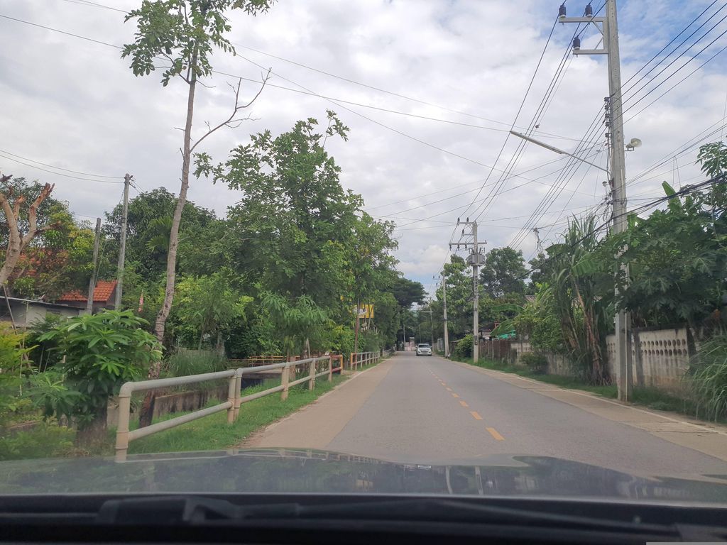 ภาพถนนตรงที่ Aikido Kids Chiang Mai ตั้งอยู่ ถ่ายโดย jrcarlsen พ.ศ. 2566 (2023) · A street-level view of where Aikido Kids Chiang Mai stands, by jrcarlsen in 2566 (2023)