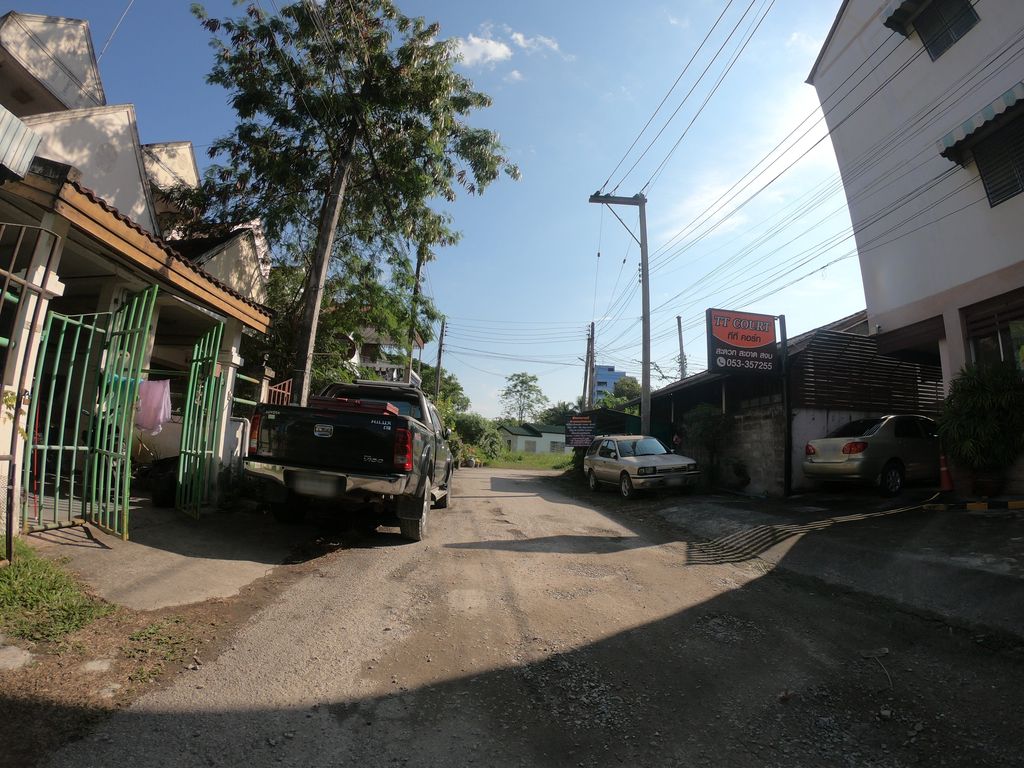 ภาพถนนตรงที่ หอพักทีทีคอร์ท ตั้งอยู่ ถ่ายโดย chanuwath_grab พ.ศ. 2562 (2019) · A street-level view of where หอพักทีทีคอร์ท · Thithikot Dormitory stands, by chanuwath_grab in 2562 (2019)