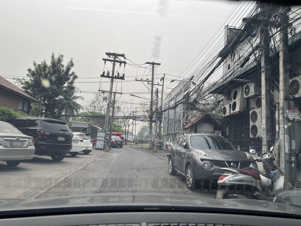 ภาพถนนตรงที่ โรงเรียนวรเชษฐอนุสสรณ์ ตั้งอยู่ ถ่ายโดย lin_wang พ.ศ. 2567 (2024) · A street-level view of where โรงเรียนวรเชษฐอนุสสรณ์ · Won Chettha Anut Sa School stands, by lin_wang in 2567 (2024)