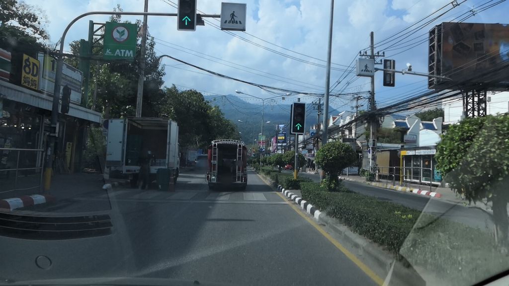 ภาพถนนตรงที่ Check-in Clinic ตั้งอยู่ ถ่ายโดย charlesano พ.ศ. 2561 (2018) · A street-level view of where Check-in Clinic stands, by charlesano in 2561 (2018)