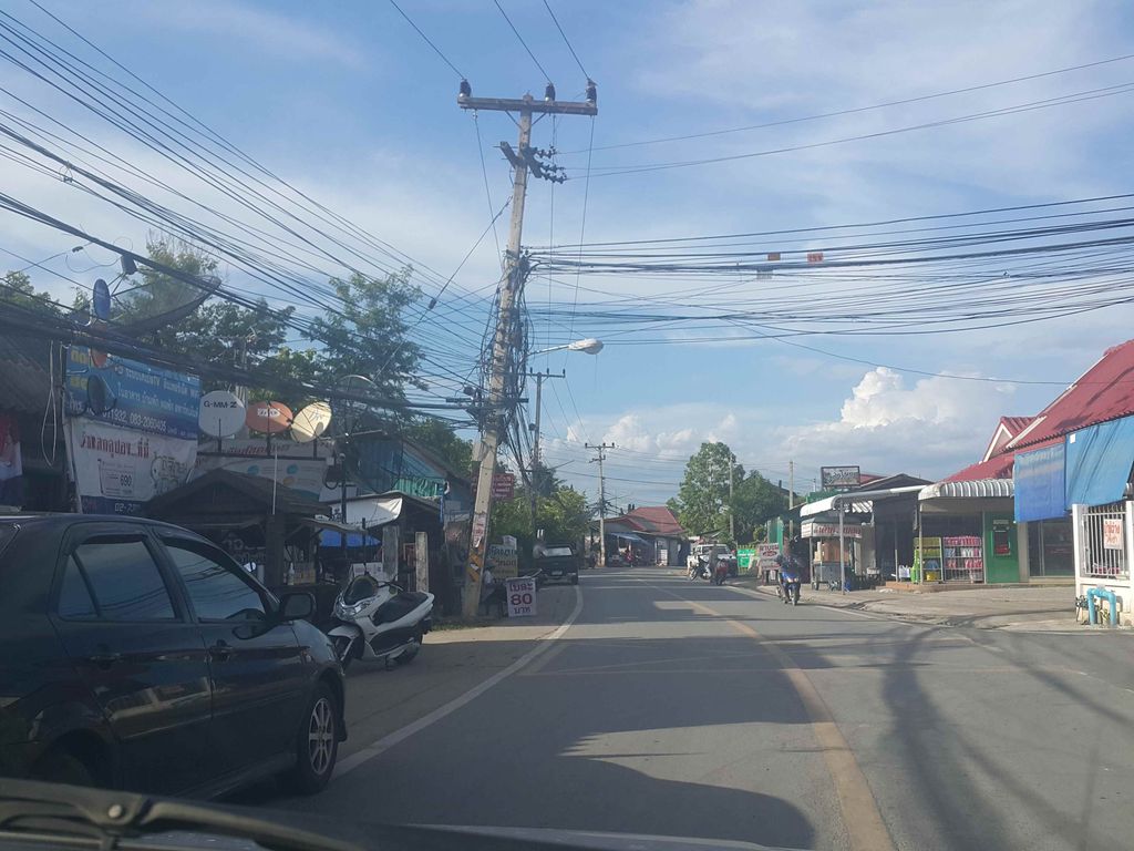 ภาพถนนตรงที่ สมายโพน ท่ารั่ว ตั้งอยู่ ถ่ายโดย jrcarlsen พ.ศ. 2558 (2015) · A street-level view of where สมายโพน ท่ารั่ว · Samaiphon Tha Rua stands, by jrcarlsen in 2558 (2015)