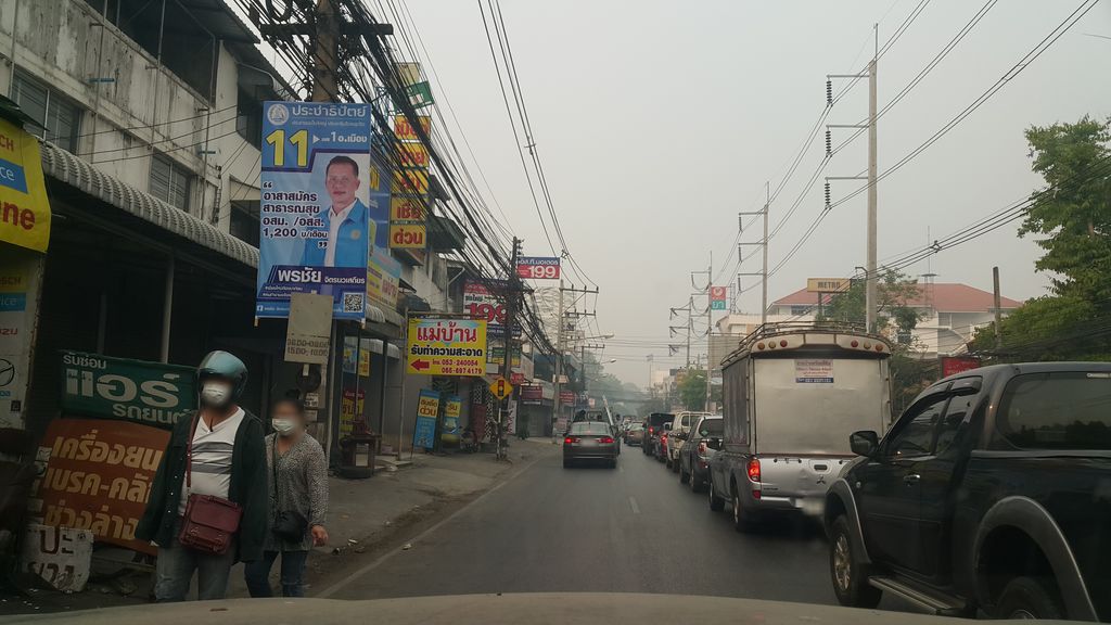 ภาพถนนตรงที่ พันธุ์สิริเป็ดย่าง ตั้งอยู่ ถ่ายโดย jrcarlsen พ.ศ. 2562 (2019) · A street-level view of where พันธุ์สิริเป็ดย่าง · Phan Siri Petyang stands, by jrcarlsen in 2562 (2019)